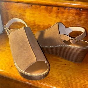 Crown and Ivy summer sandals